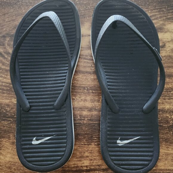Nike SolarSoft Flip-Flops Sandals USED, DISCONTINUED **Women's Size 6** - Picture 1 of 2